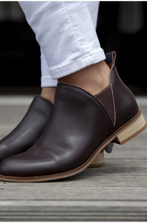 2 (32). J ARIA CHESTNUT