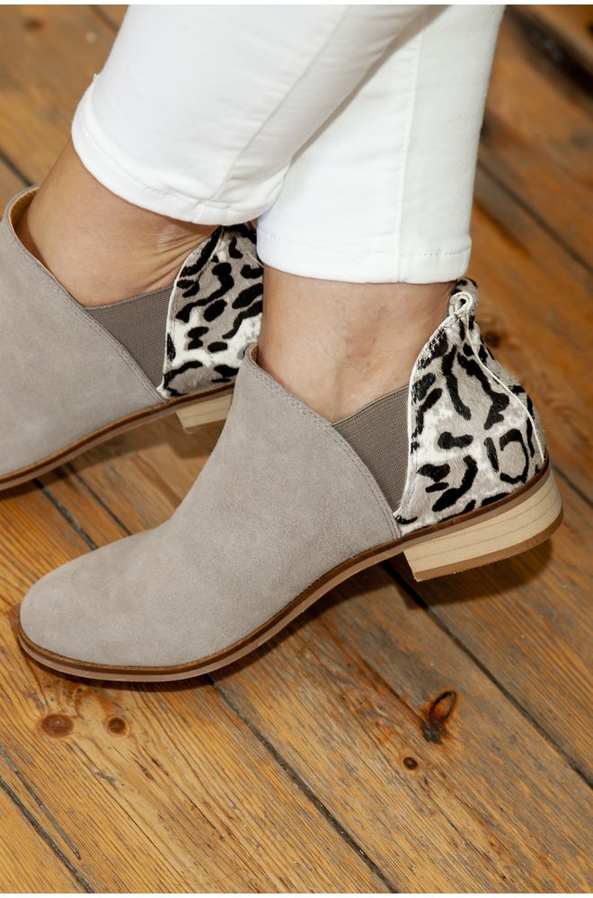 3 (5). J ARIA GREY LEOPARD